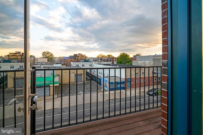 Foto del edificio - 3933 Lancaster Ave