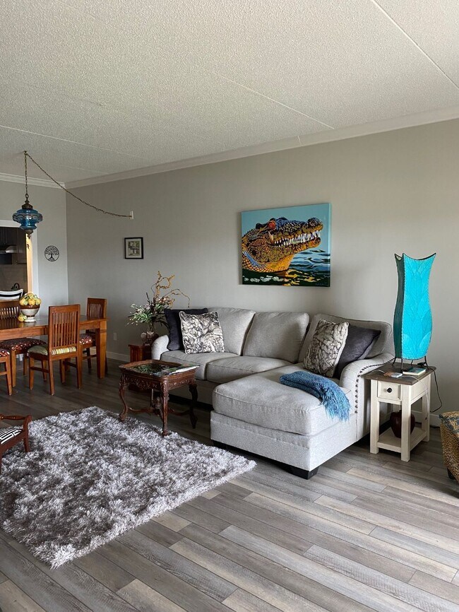 Living room looking toward kitchen. - 3103 Harbor Dr