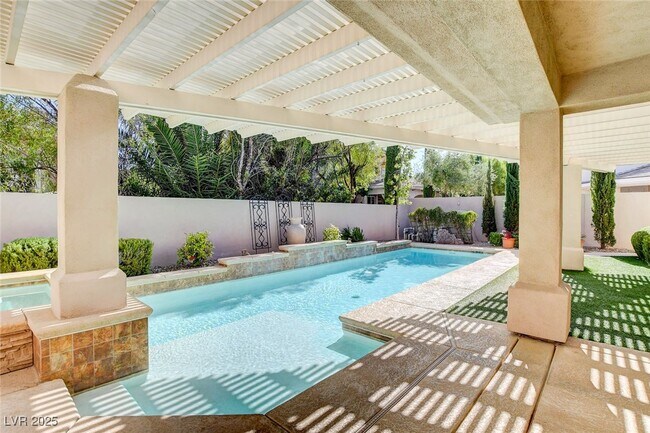 Foto del edificio - 520 Proud Eagle Ln