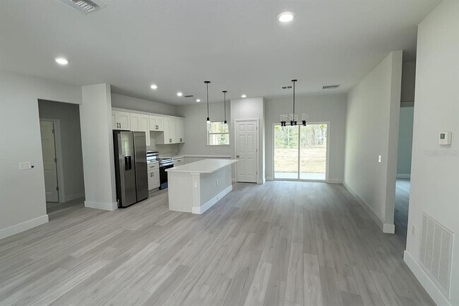 Foto del edificio - 1481 W Landmark Dr