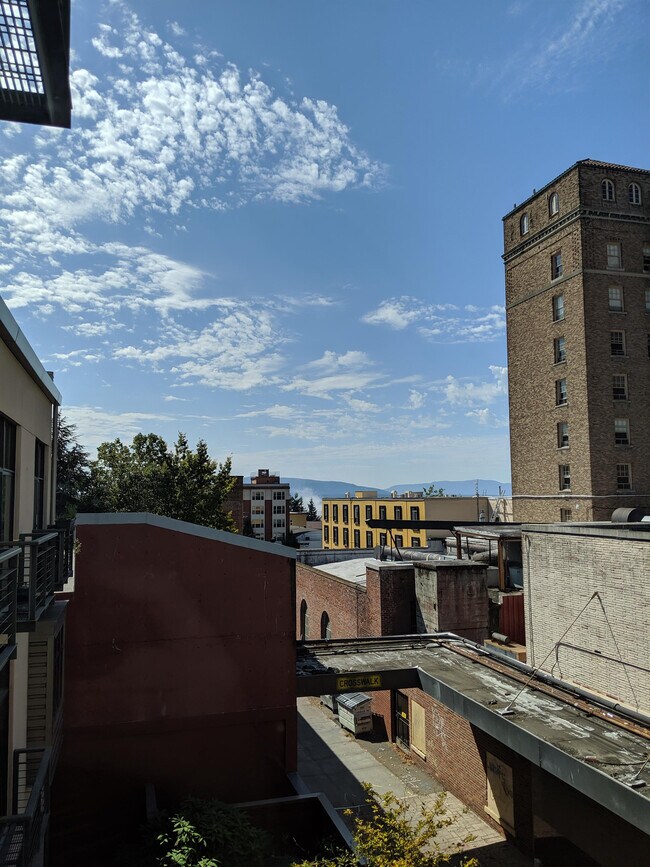 Foto del edificio - 1225 Railroad Ave