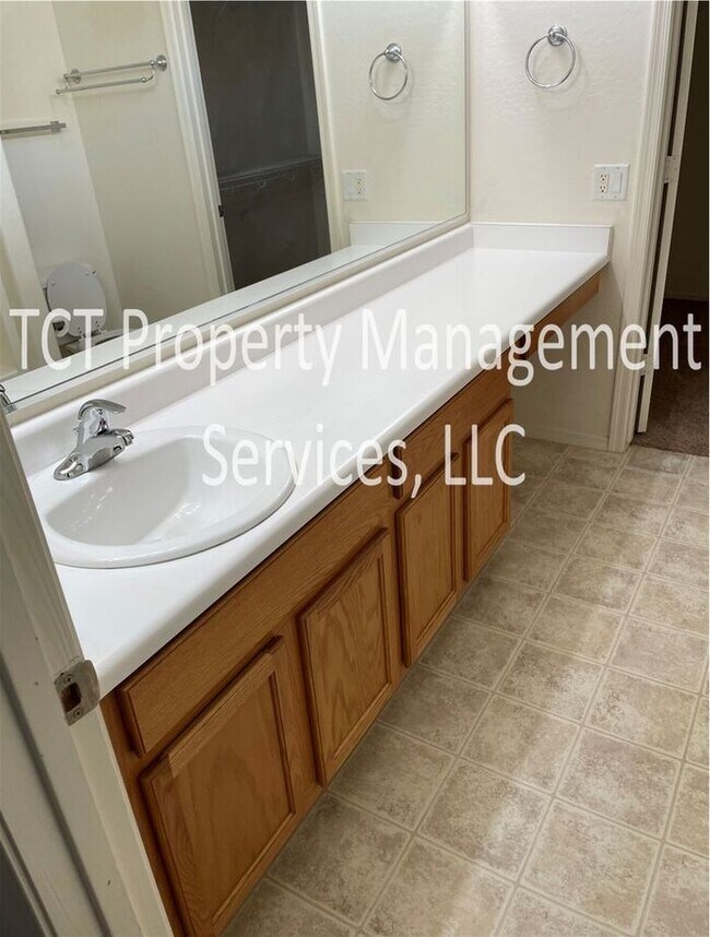 Building Photo - Great 3 Bed, 2 Bath with Open Floor Plan!