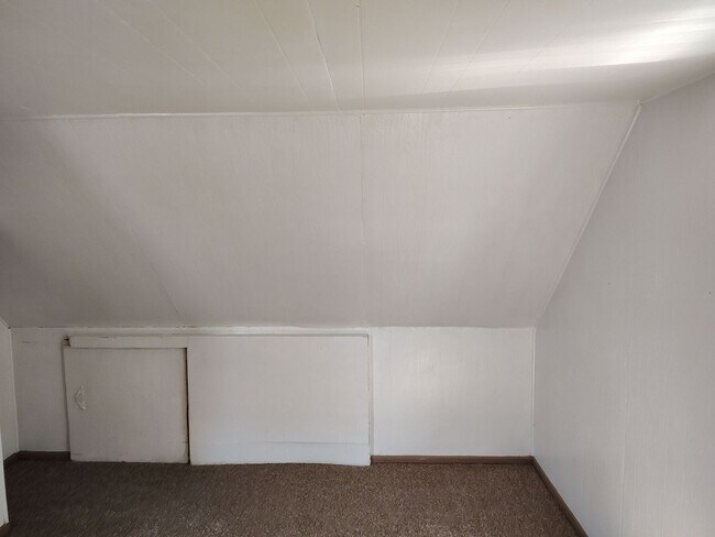 Building Photo - Great 2-bedroom home close to downtown