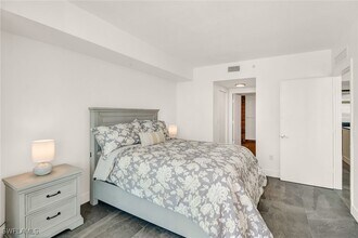 Building Photo - 3000 Oasis Grand Blvd