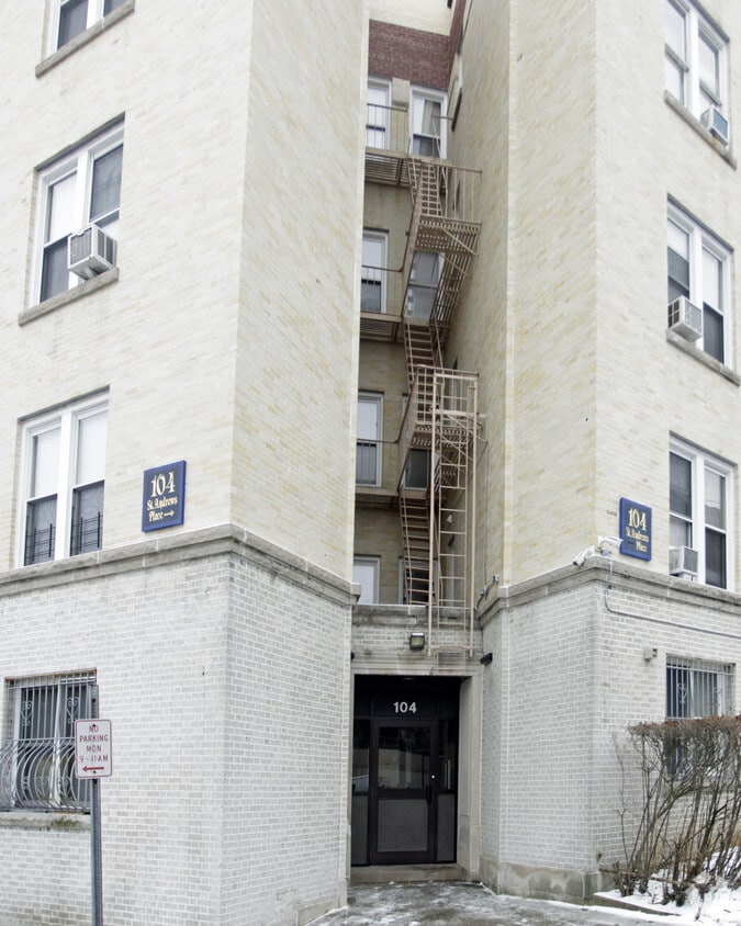 Building Photo - 104 St Andrews Pl