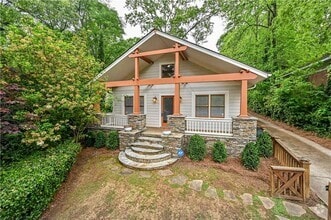 Building Photo - 214 E Davis St