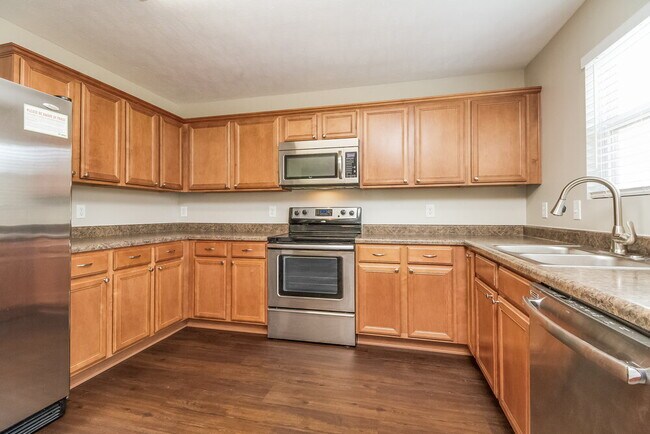 Building Photo - 805 Creek Oak Dr