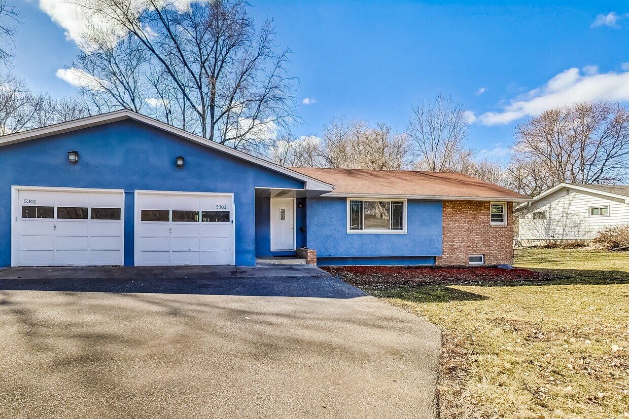Primary Photo - 5303 33rd Ave N
