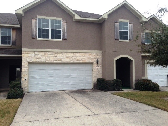 Fachada - construida en 2007 - Silverglen Townhomes