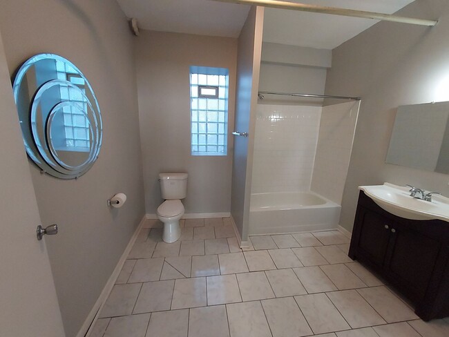 Building Photo - Beautiful 1 Bed w/ Great Management