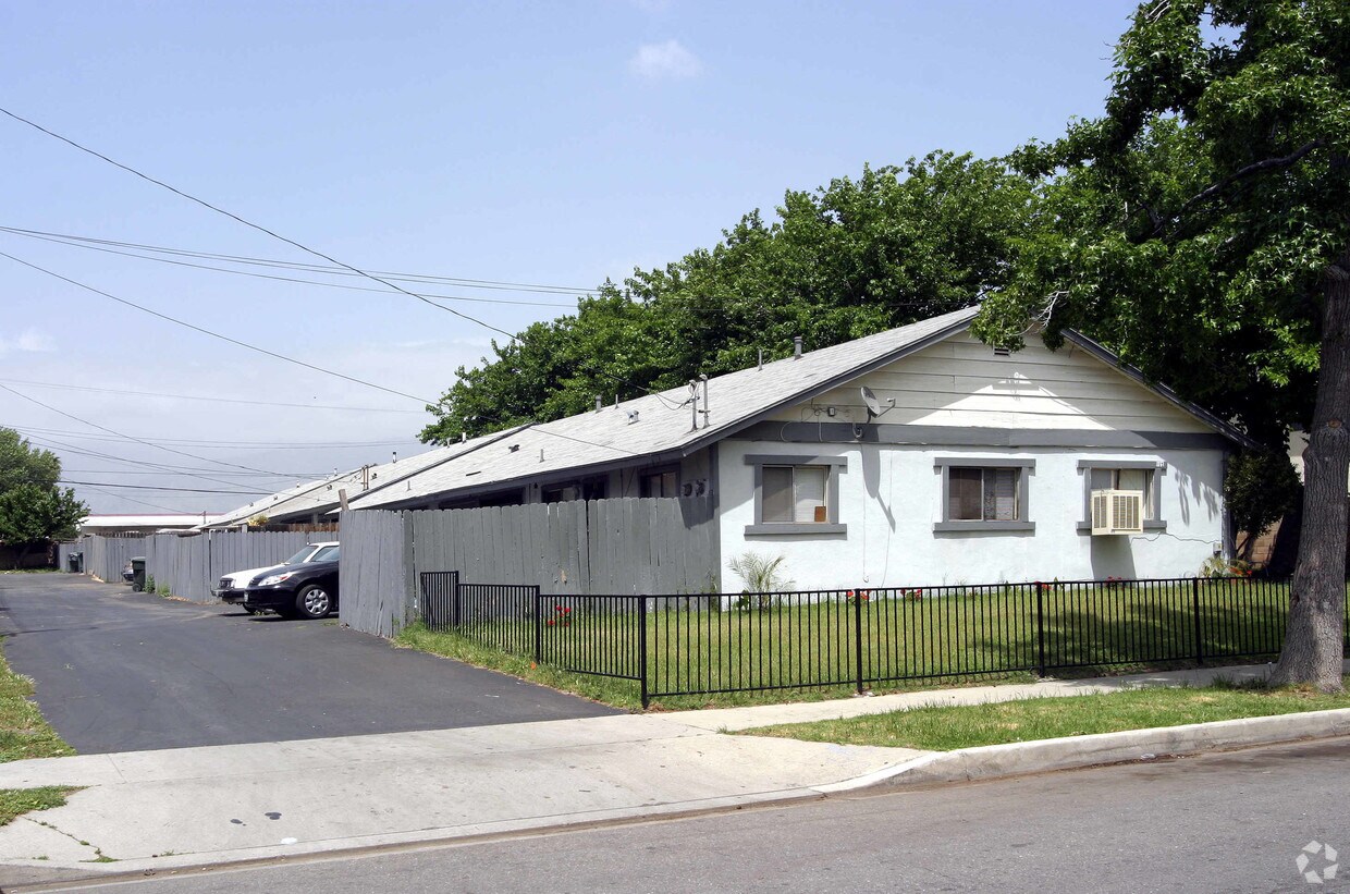 Building Photo - 917 E Deodar St