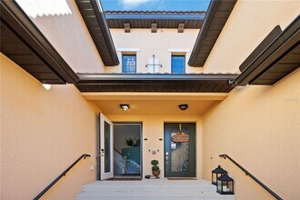 Building Photo - 10817 Tarflower Dr