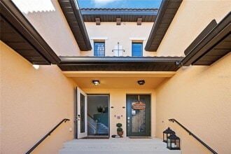 Building Photo - 10817 Tarflower Dr