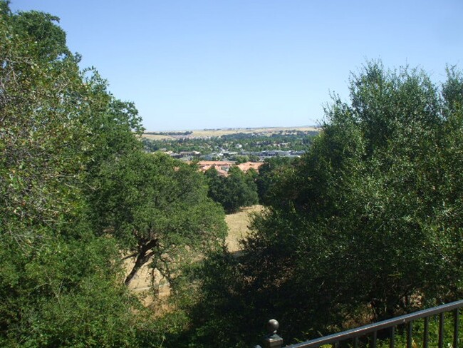 Foto del edificio - "Stanford Village - Gated with Pool & View"