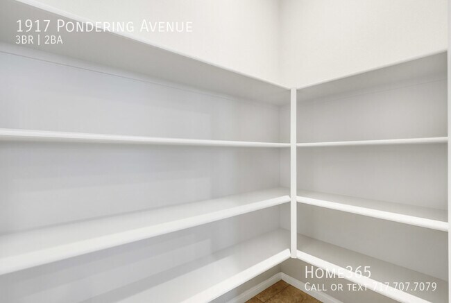Foto del edificio - MOVE IN SPECIAL $100- OFF FIRST MONTHS REN...