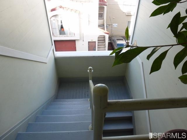 Building Photo - 381 Ivy St