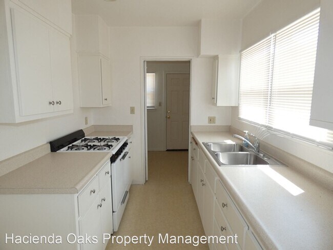 Building Photo - 2 br, 1 bath House - 300 W Cypress