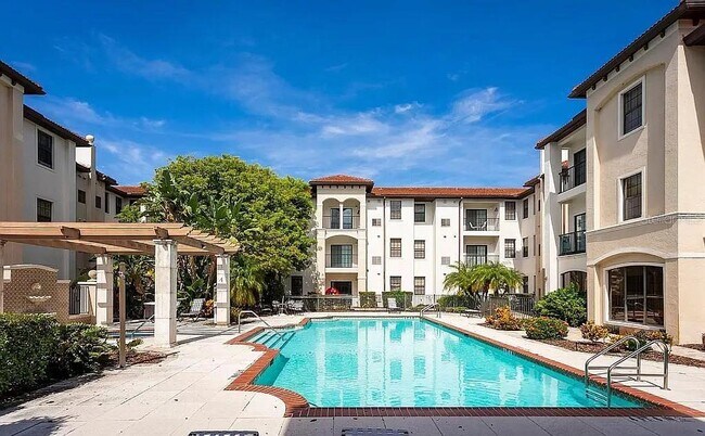 Foto del edificio - 5550 E Michigan St