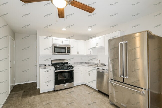 Foto del edificio - 6714 Village Square Dr