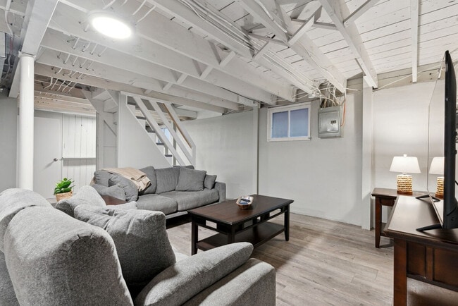 Building Photo - 502 Blanche Dr