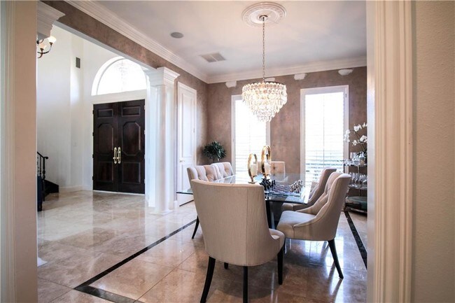 Foto del edificio - 2300 Dobbins Ln