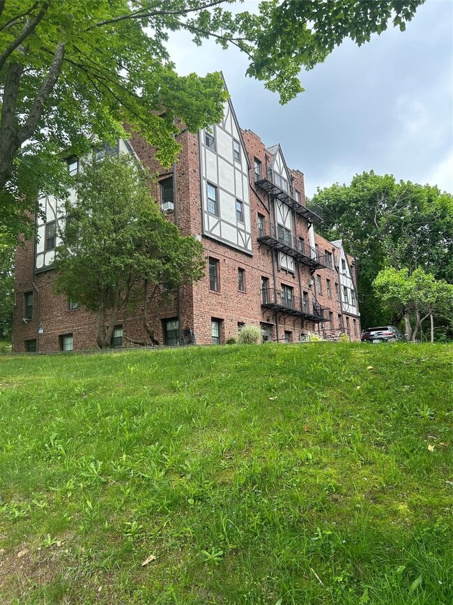 Building Photo - 1 Haven Ct