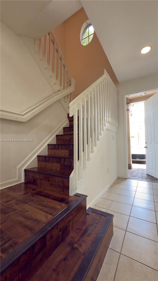 Foto del edificio - 1109 Lucaya Dr