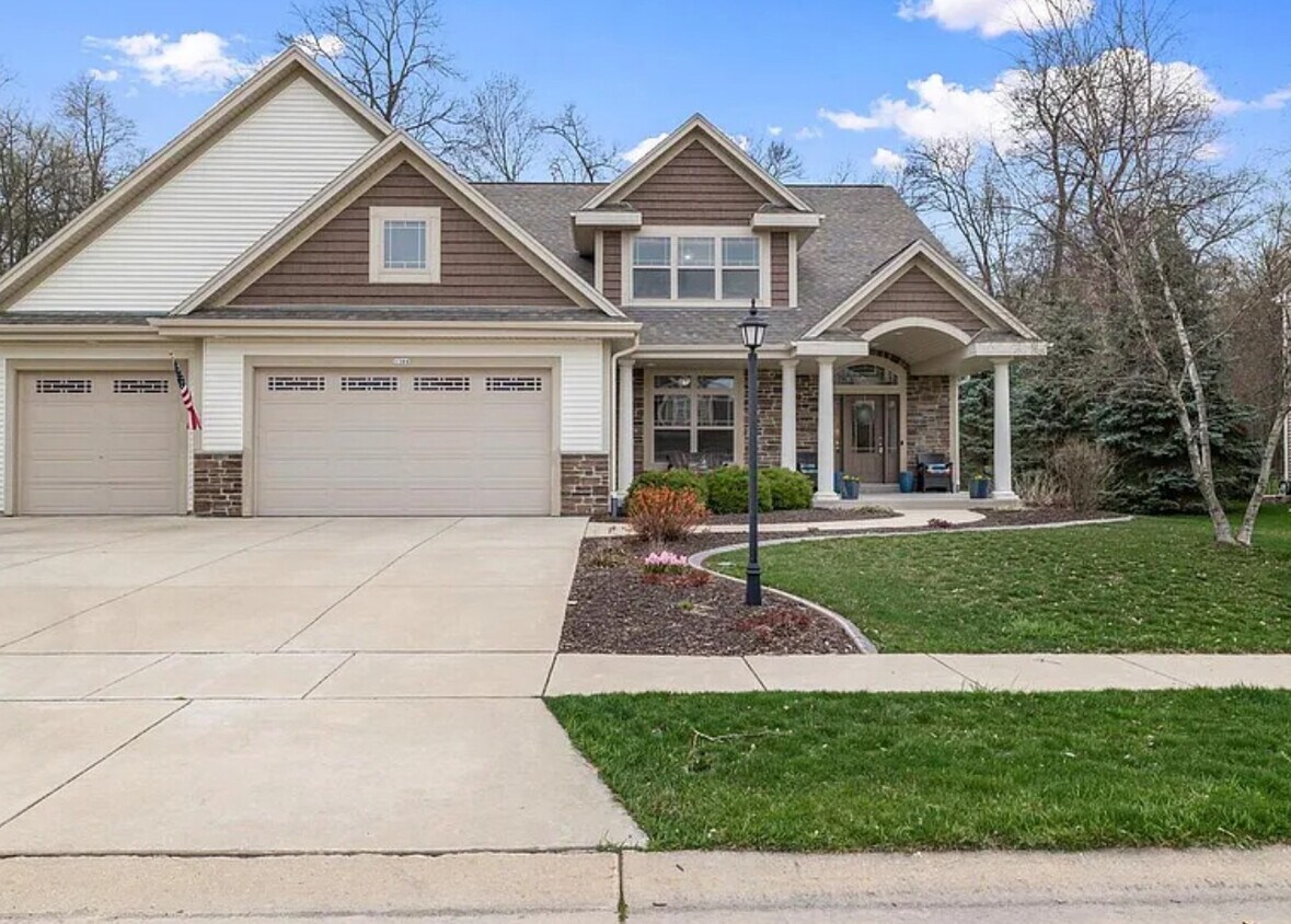 Primary Photo - 1388 Mamerow Ln W
