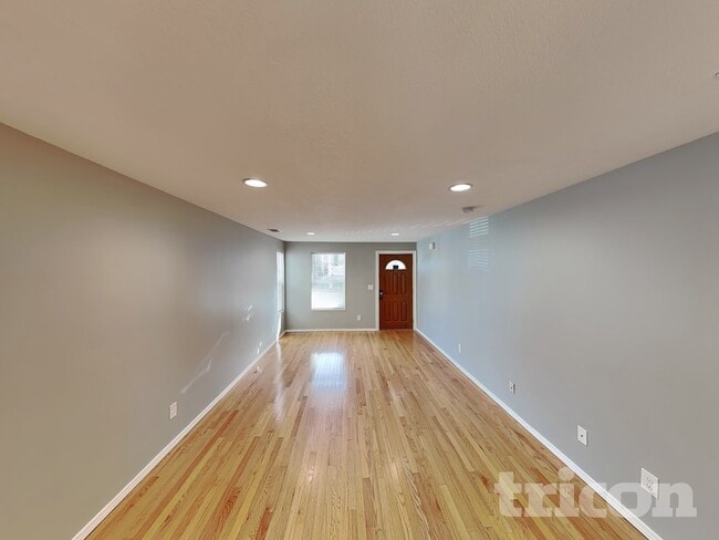 Building Photo - 577 SW 207th Ave