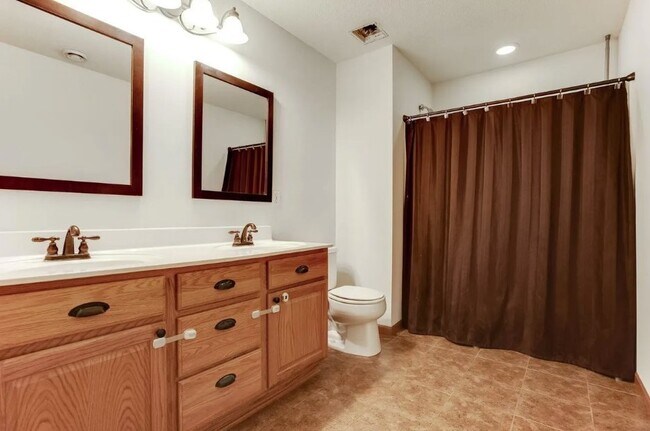 Foto del edificio - 15346 Flower Way