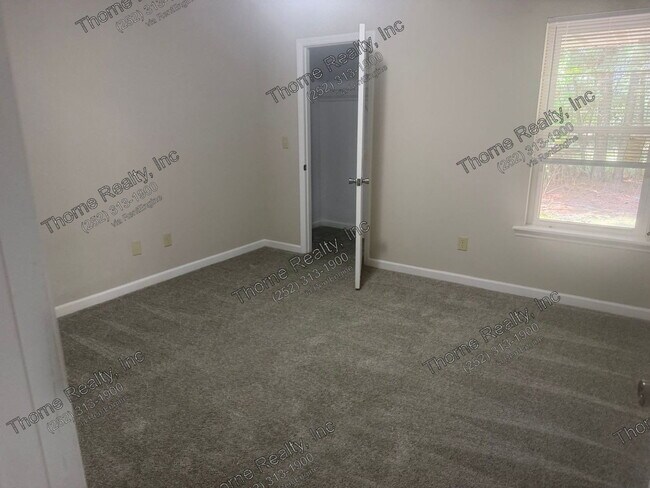 Foto del edificio - 2266 Sherwood Ave