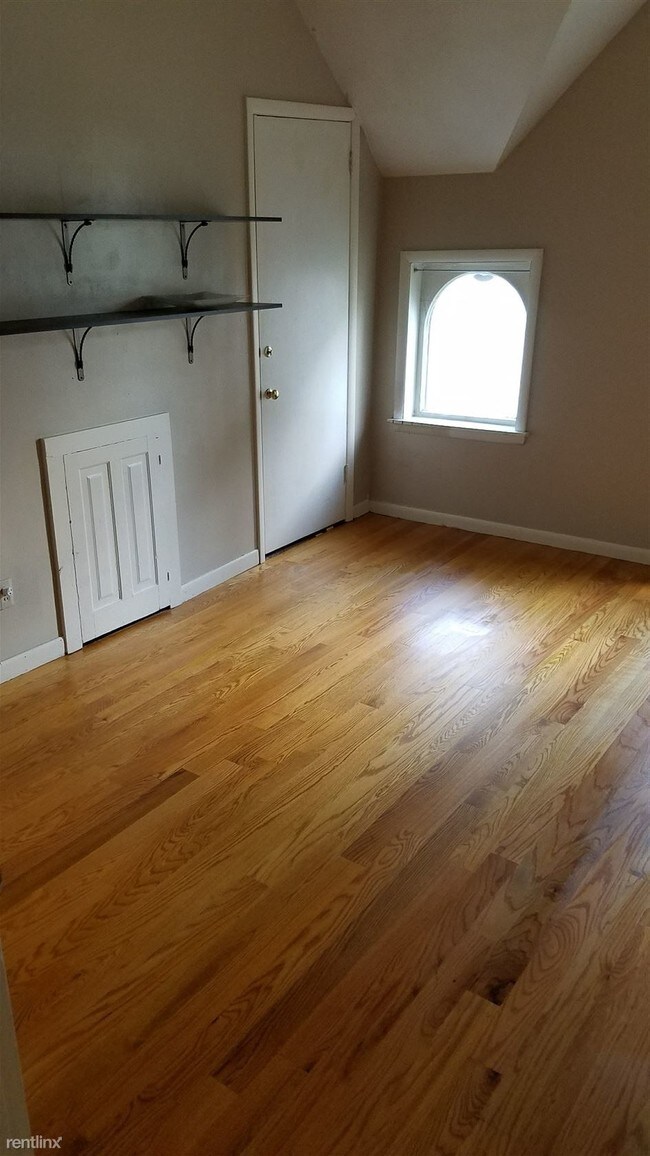 Foto del edificio - 1 br, 1 bath  - 828 W Kalamazoo Ave Apt 3