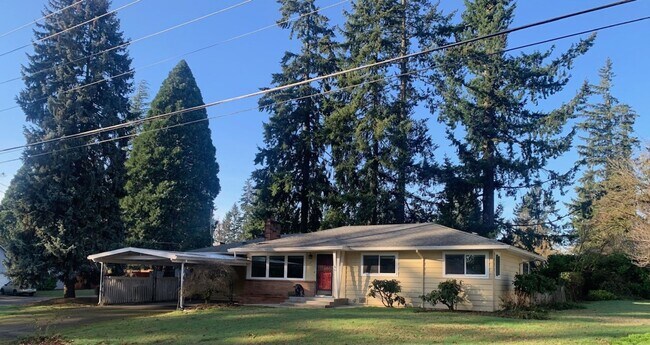 Building Photo - 3 bedrooms, 2 Baths Ranch Home with Large, Fenced Yard in the River Crest Neighborhood!