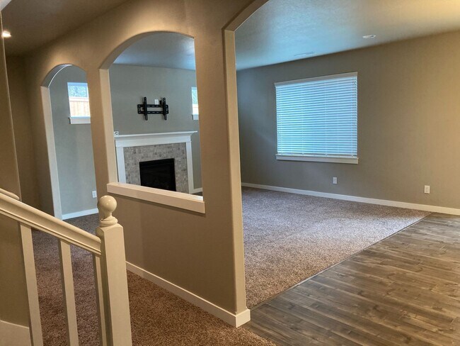 Foto del edificio - Newer Home In North Albany! Nealy 2500 sq ...