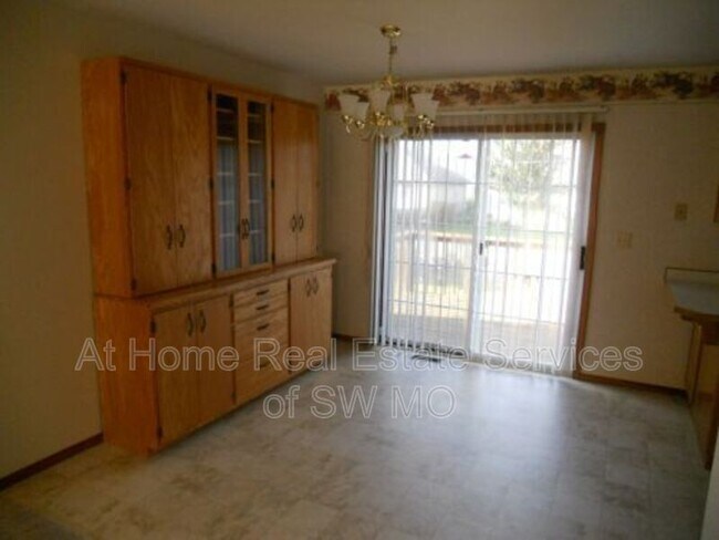 Foto del edificio - 1241 W Verna Ln