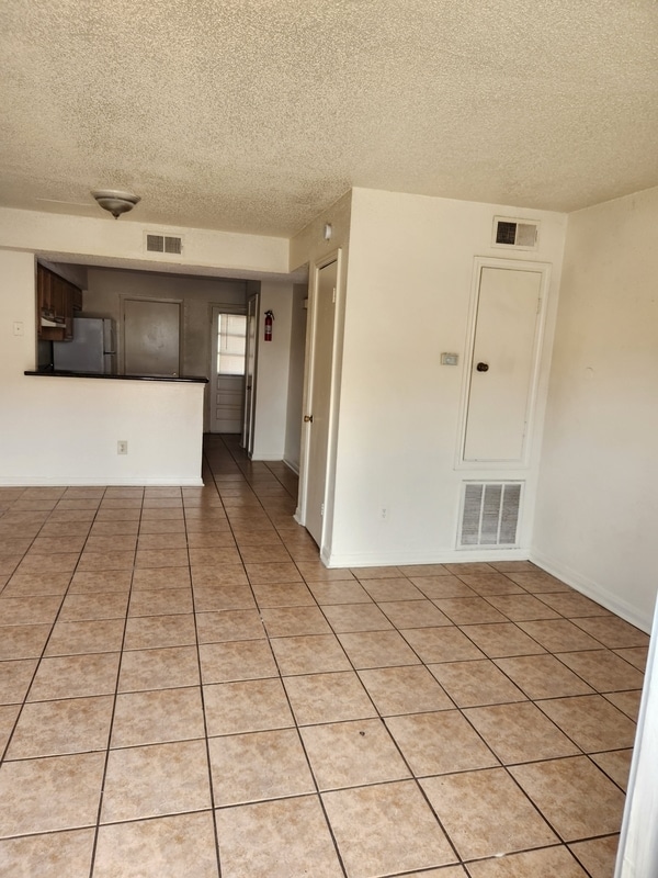 Building Photo - 729 Hinyub, Apartment B