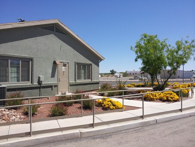 Building Photo - 656 AZ-80