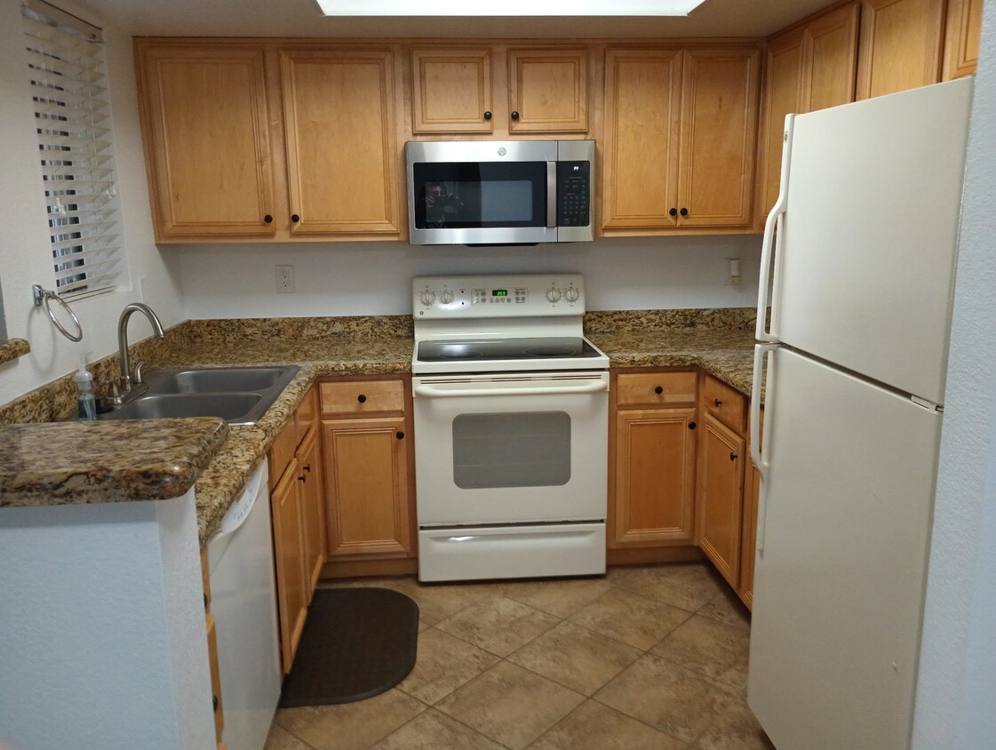 Primary Photo - 5757 W Eugie Ave