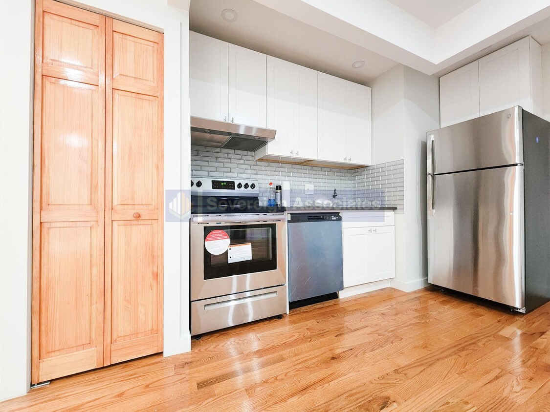 Foto principal - 707 West 171st Street