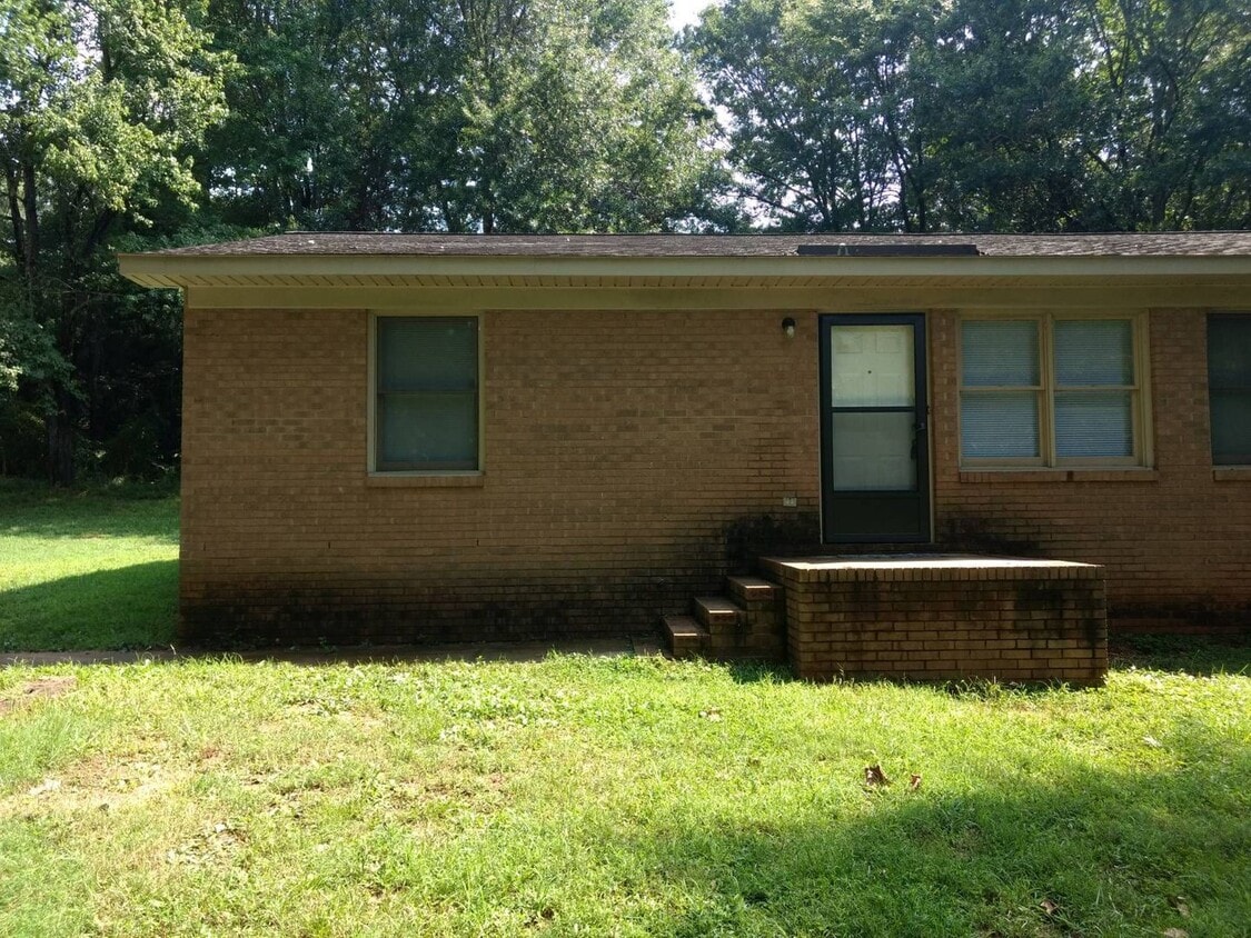 SH206 1101 Yancey Street Apartment for Rent in Shelby, NC