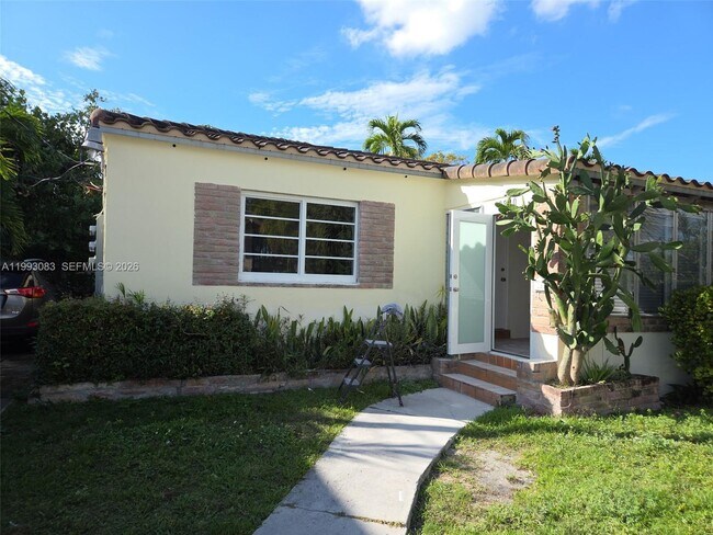 Foto del edificio - 8530 Crespi Blvd