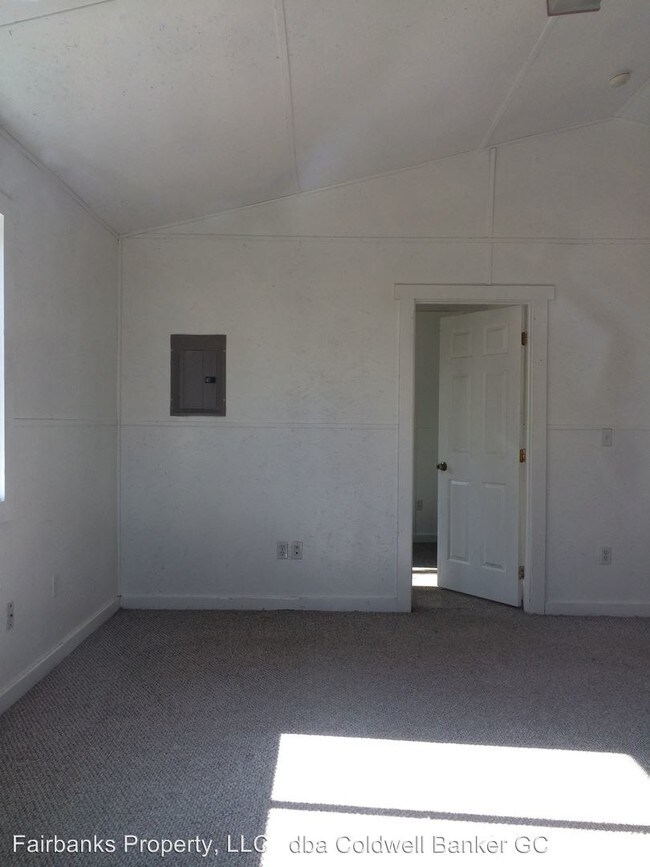 Building Photo - 2325 Maria St