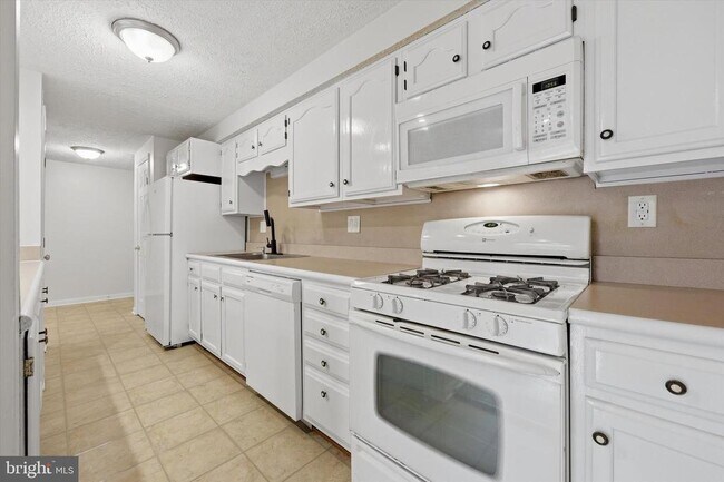 Building Photo - 100 Kenwood Dr