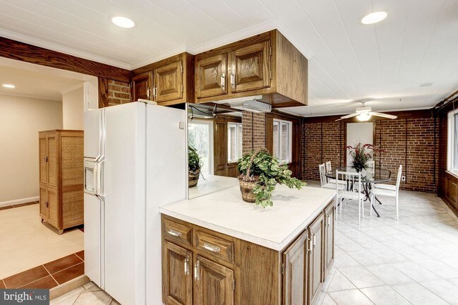 Building Photo - 7700 Persimmon Tree Ln