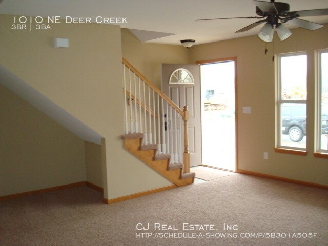 Building Photo - 1010 NE Deer Creek Rd