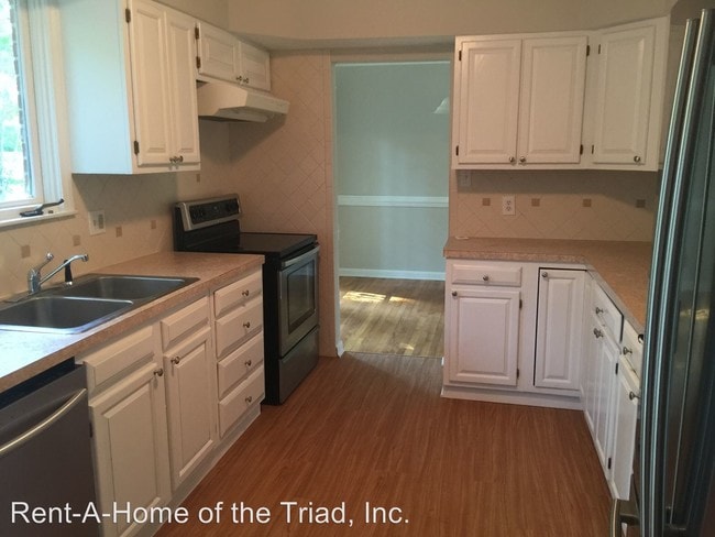 Building Photo - 1600 Piper Pl