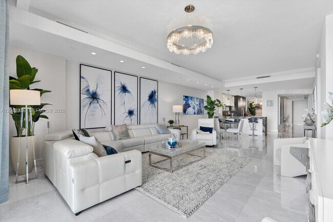 Building Photo - 17901 Collins Ave