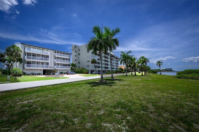 Foto del edificio - 1477 Park Beach Cir