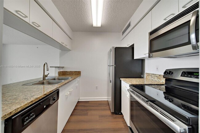 Building Photo - 1756 N Bayshore Dr