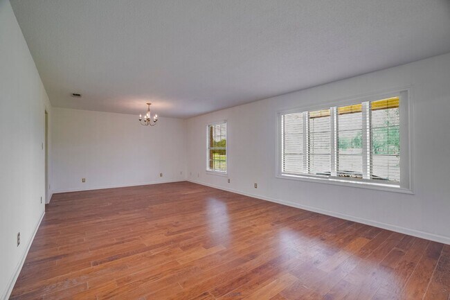 Foto del edificio - 506 E Palm Valley Blvd